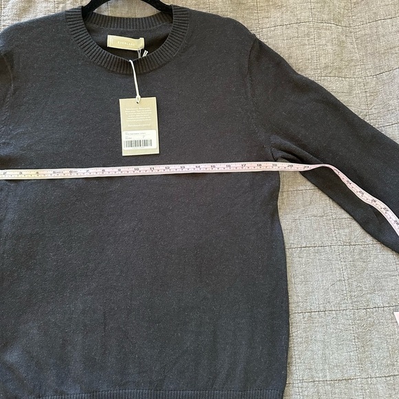 Everlane | The No-Sweat Sweater | Uniform - Picture 4 of 11